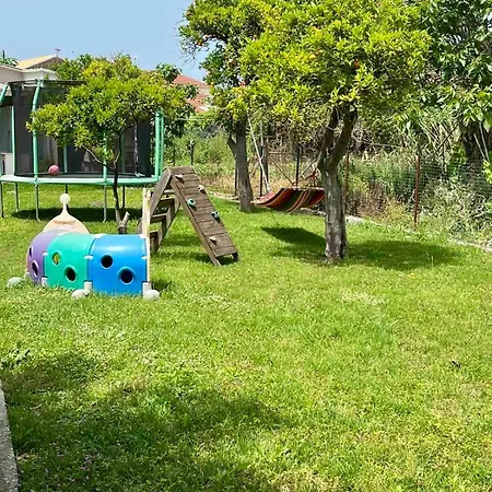 Апартаменты Captain Christos Family Garden House Лефкими